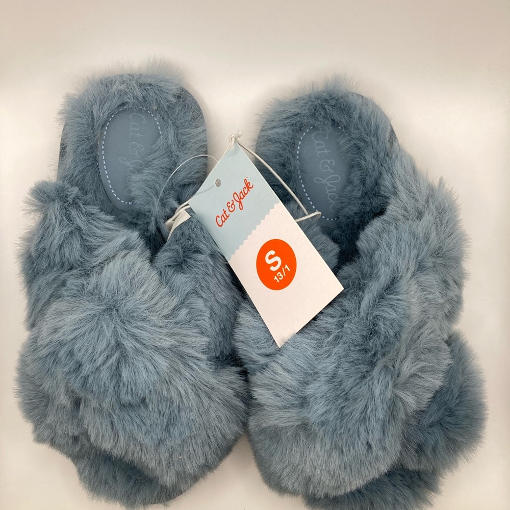 Girls Fur Slippers Blue Size Small 13/1 Brooklyn Crossband by Cat & Jack Fuzzy